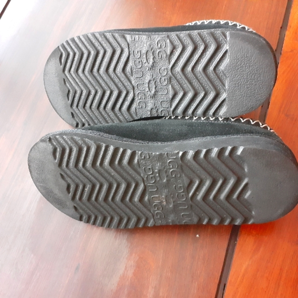 NEW VERY GENTLY WORN SLIPPER SHOES